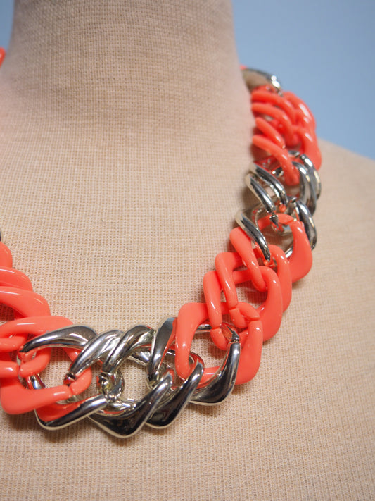 Korallinsävyinen ketju kaulakoru