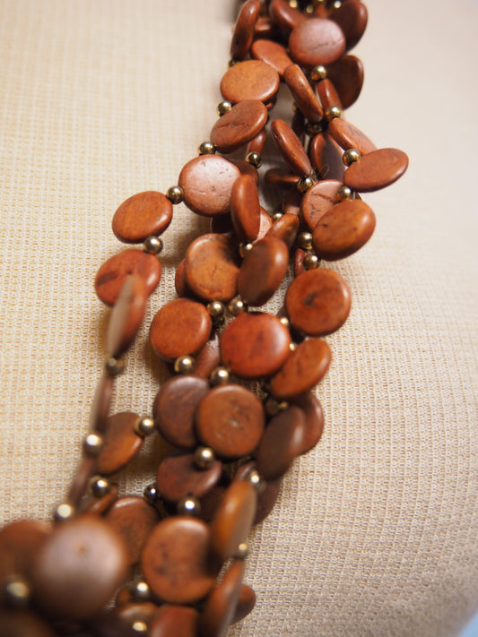 Ruskea monikerroksinen kaulakoru