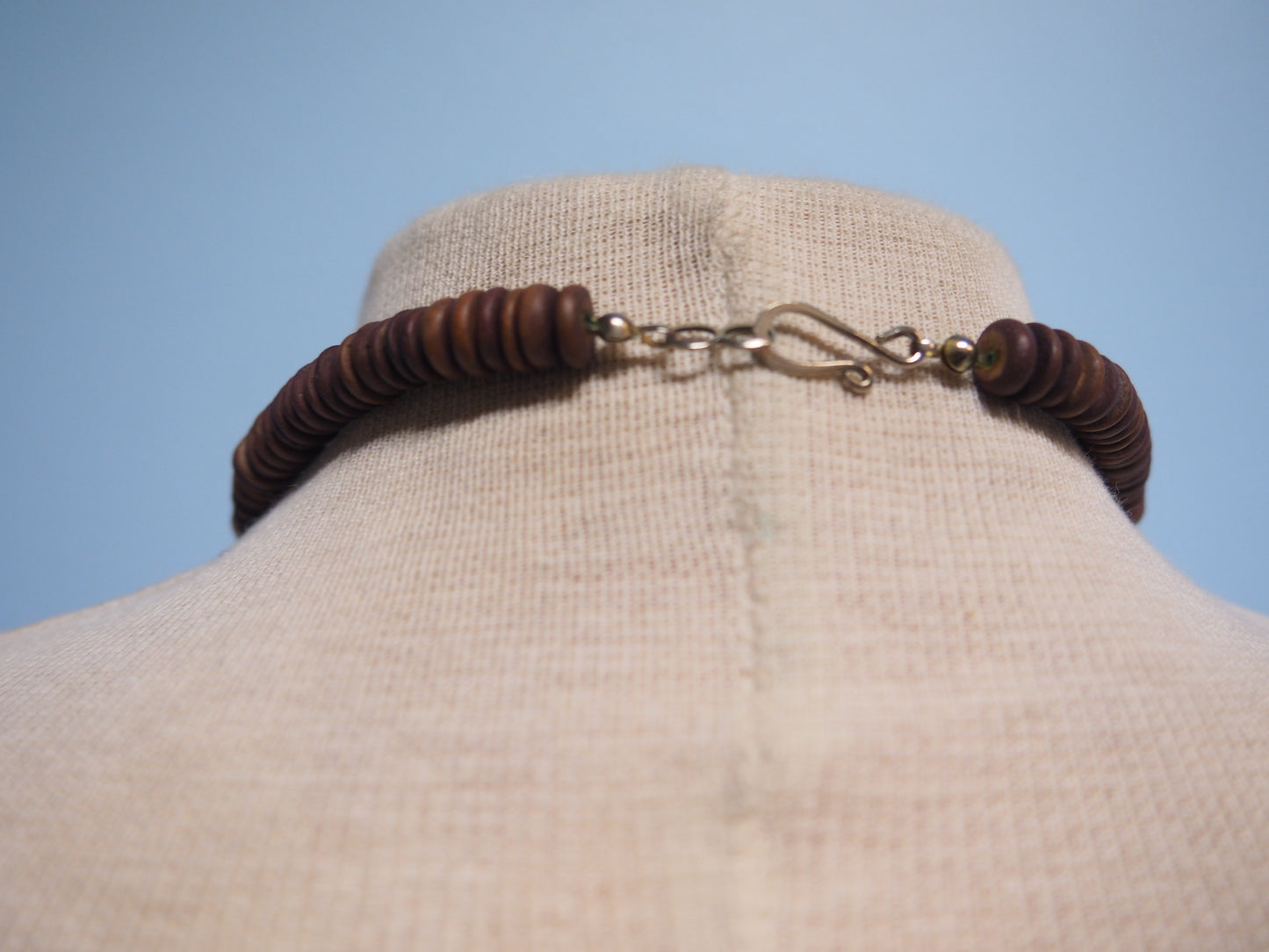 Ruskea monikerroksinen kaulakoru