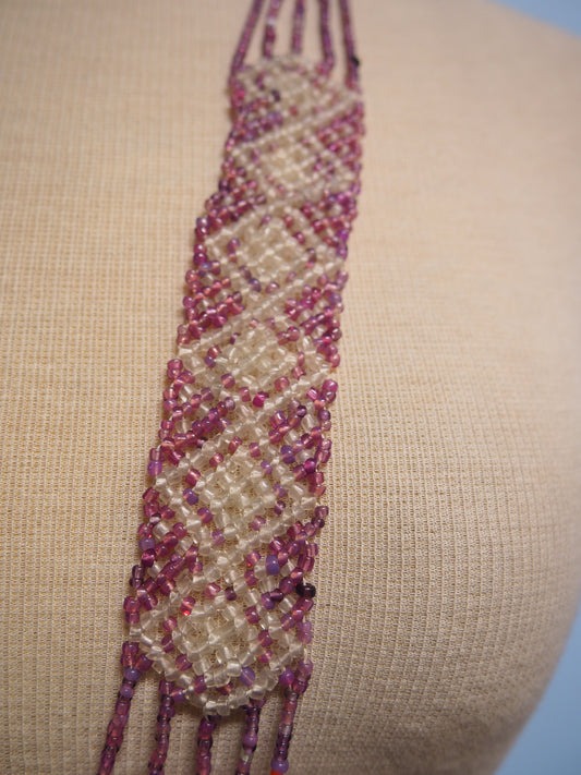 Monivärinen helmi kaulakoru