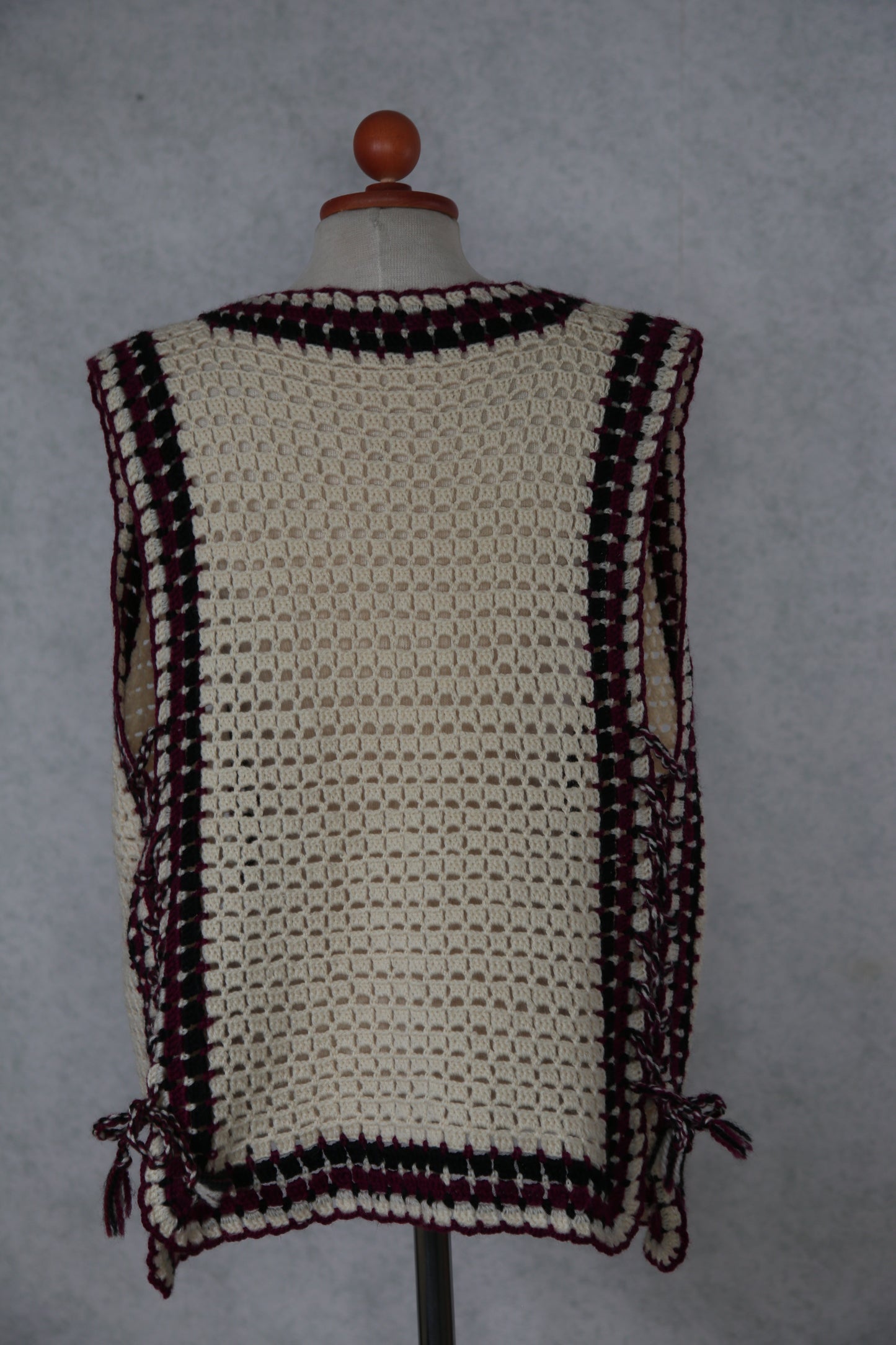 Vaalea virkattu liivi