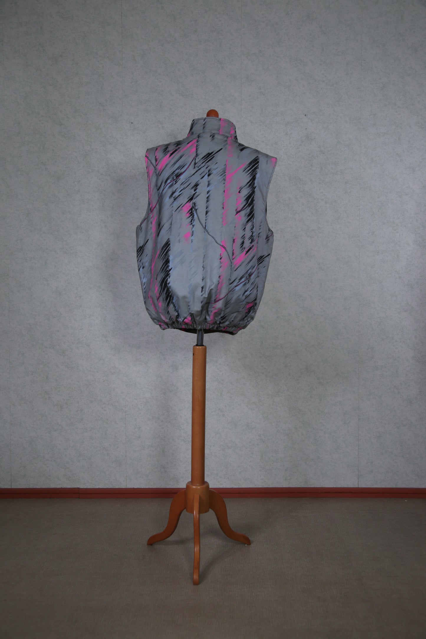 Hopeanharmaa kuviollinen toppaliivi