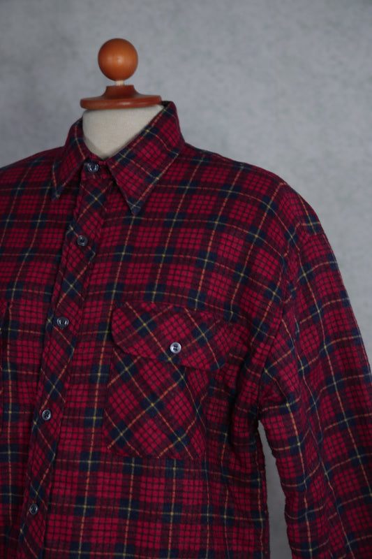 Punainen ruudullinen ja topattu flanellitakki