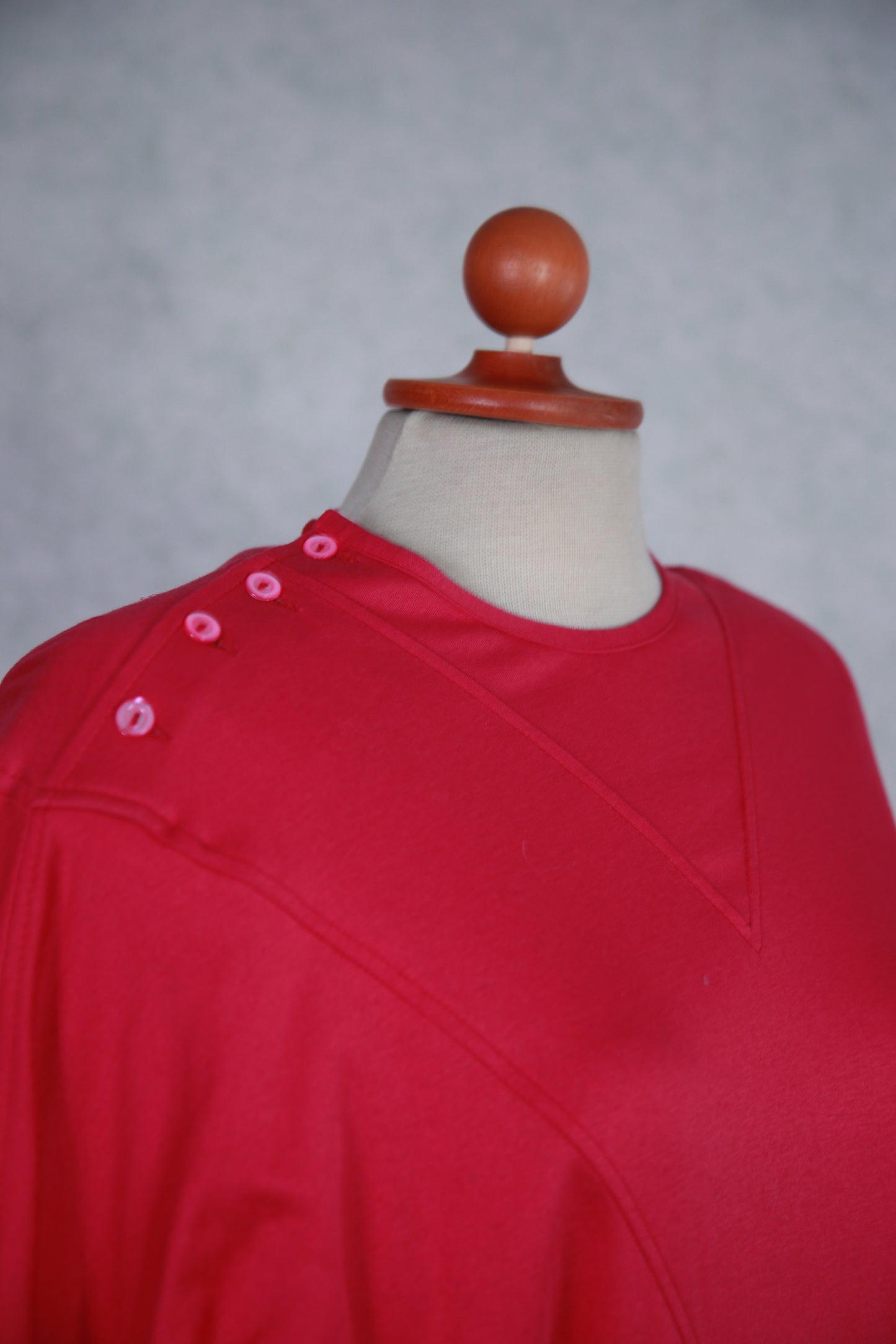 Vadelmanpunertava Arolan mekko