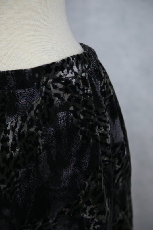 Eläinkuvioinen tumma Modelia samettihame