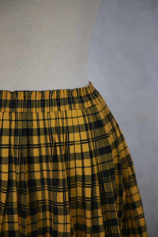 Keltainen ruudullinen vekkihame, käyttämätöntä vanhaa varastoa