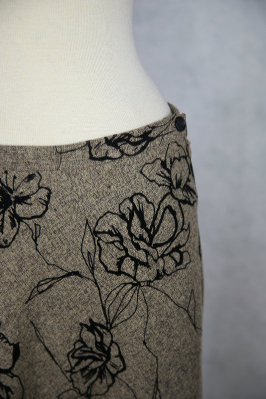 Vaaleanruskea kukkakuviollinen Pola hame