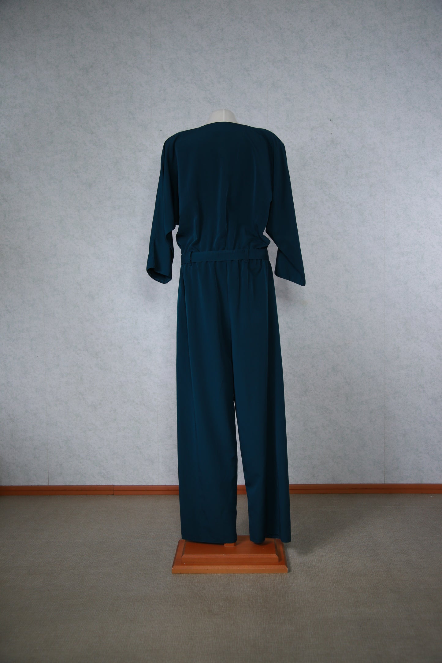 Tummanvihreä pitkähihainen haalari