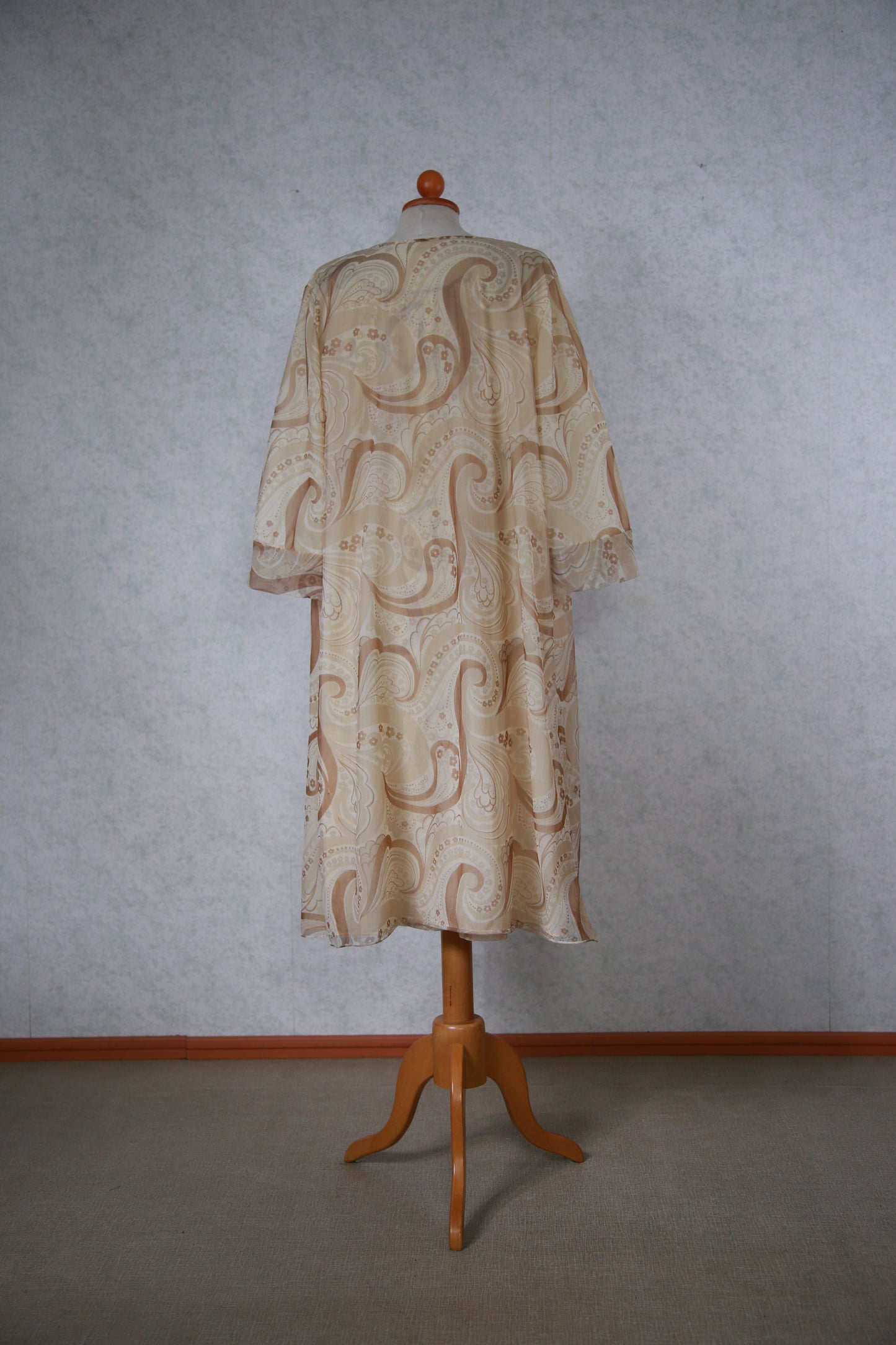 2-osainen vaaleanruskea kuviollinen Mary-Ann aamutakki ja yöpaita setti