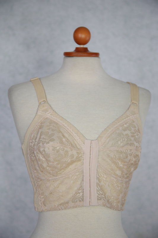 Vaaleat pitsiset kukkakuviolliset rintaliivit