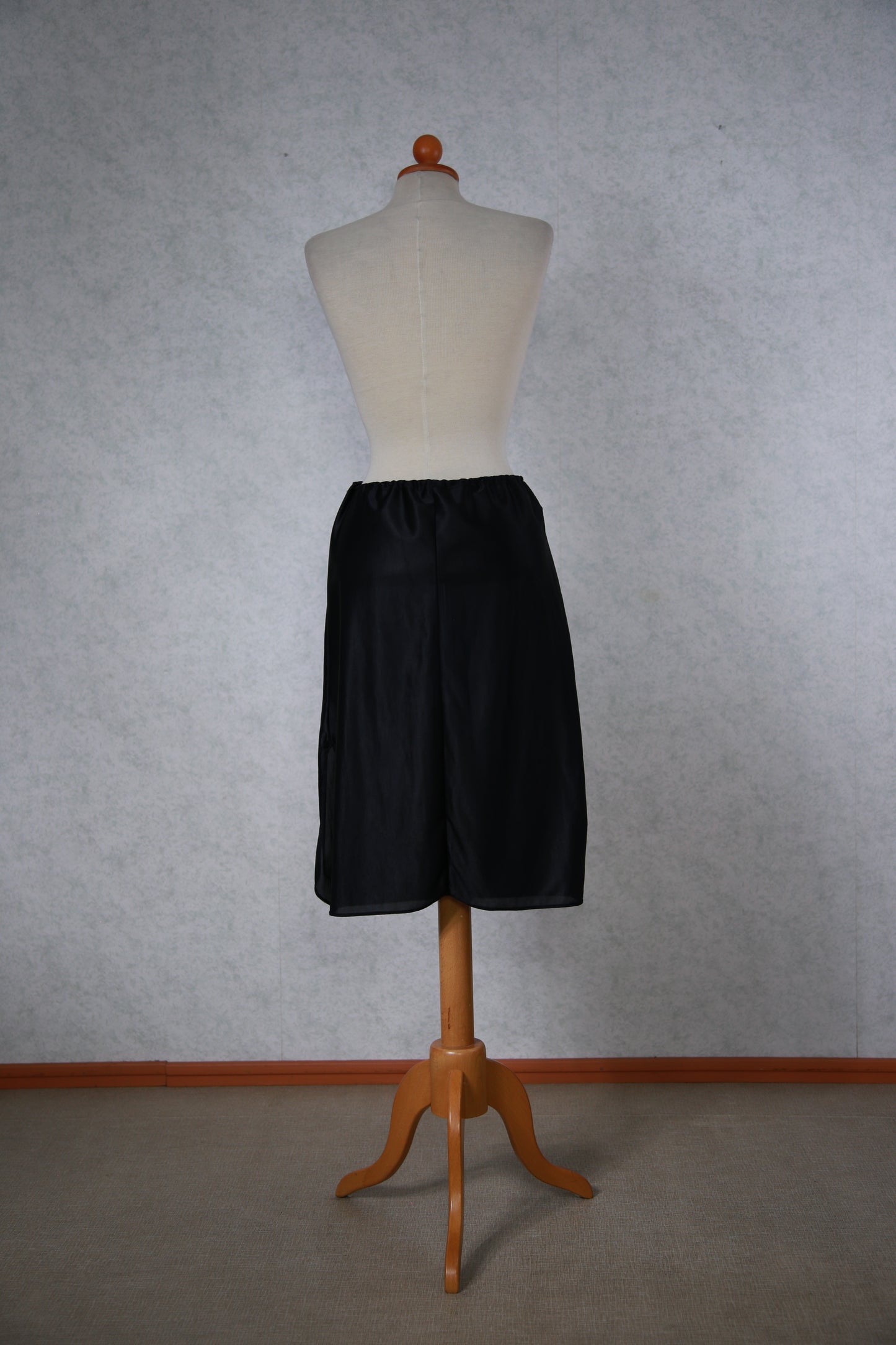 Musta alushame halkiolla