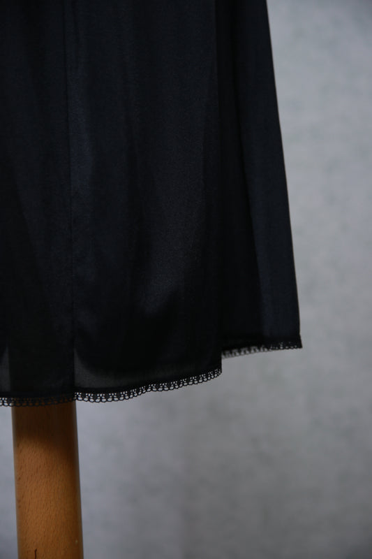 Musta Triumph alushame halkiolla