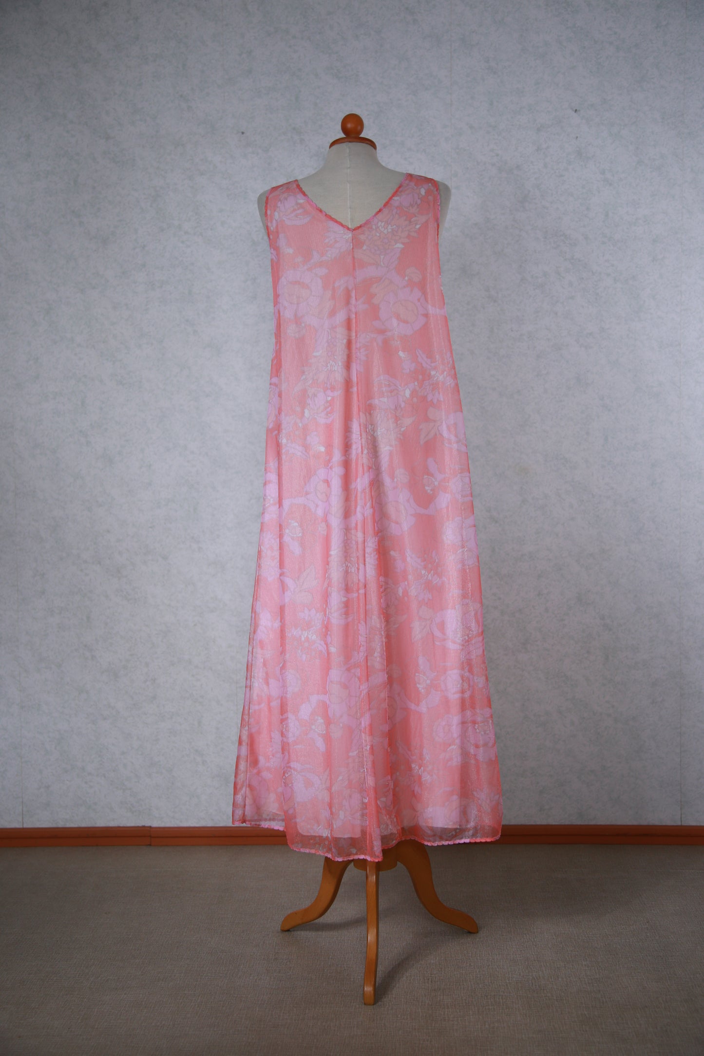 Kukkakuviollinen vaaleanpunainen yöpaitamekko