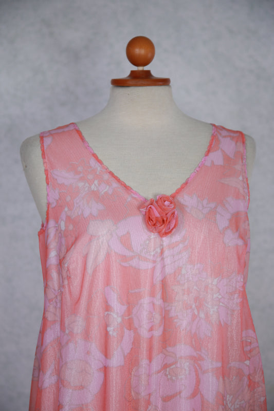 Kukkakuviollinen vaaleanpunainen yöpaitamekko