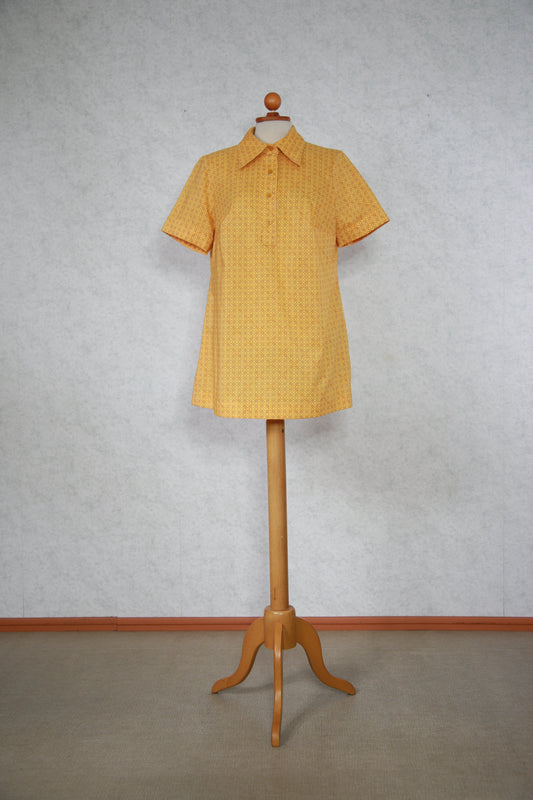 Keltainen kuviollinen lyhythihainen paita