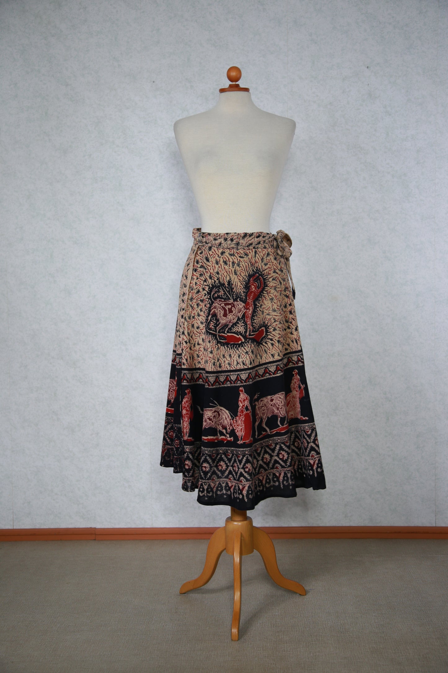 Ruskea kuviollinen kietaisuhame