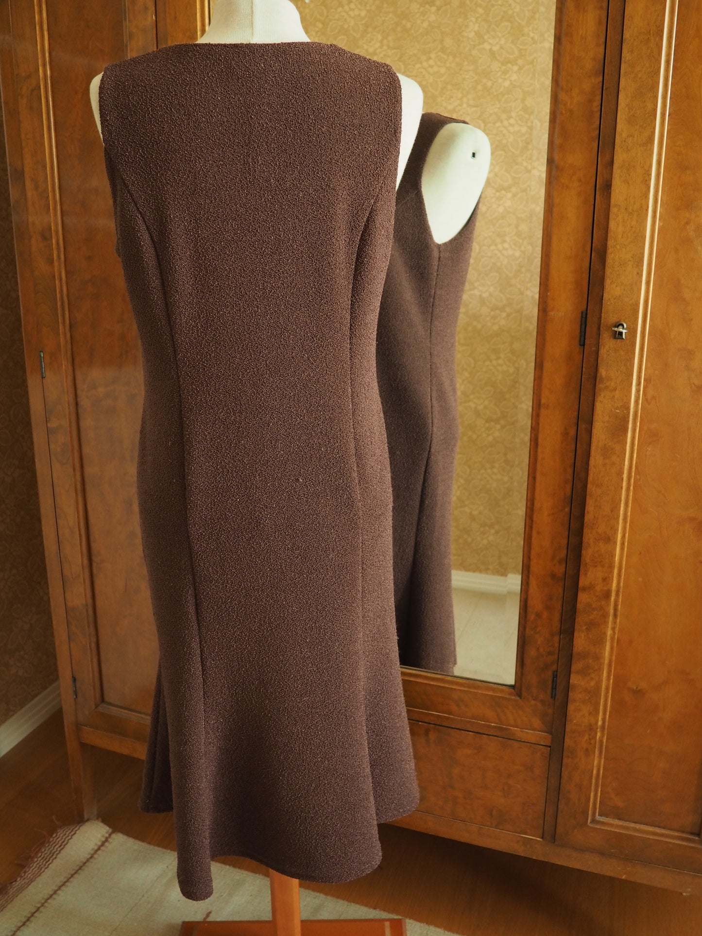 Ruskea joustava mekko