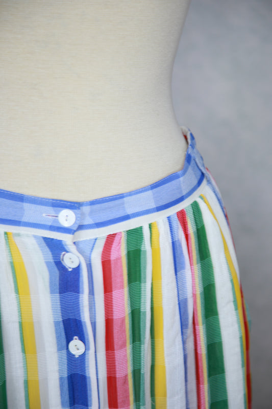 Monivärinen raidallinen hame