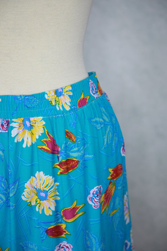 Turkoosi kukkakuviollinen hame