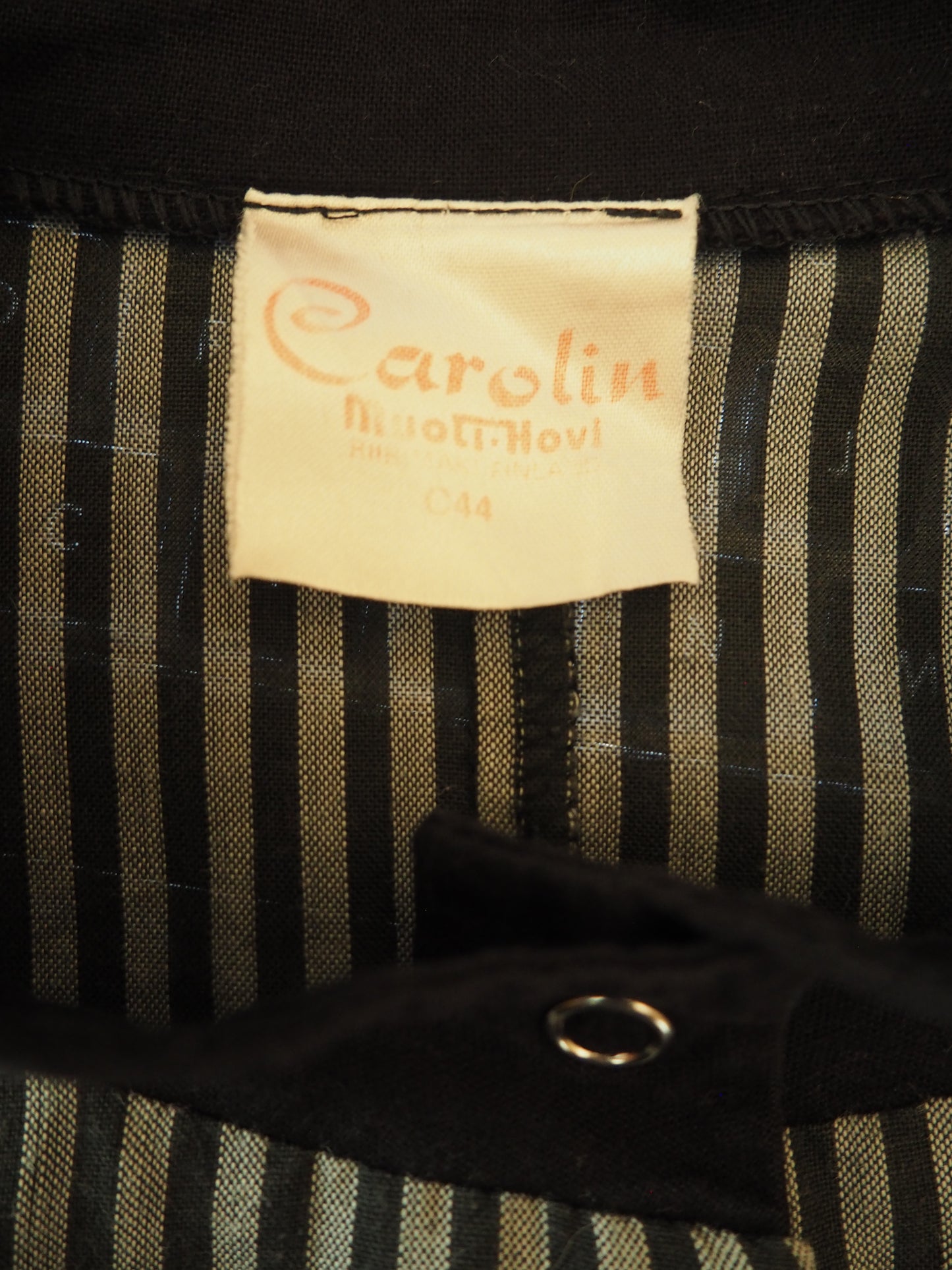 Harmaa raidallinen mekko