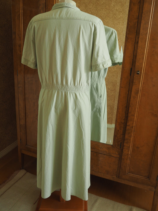 Vaaleanvihreä safari mekko