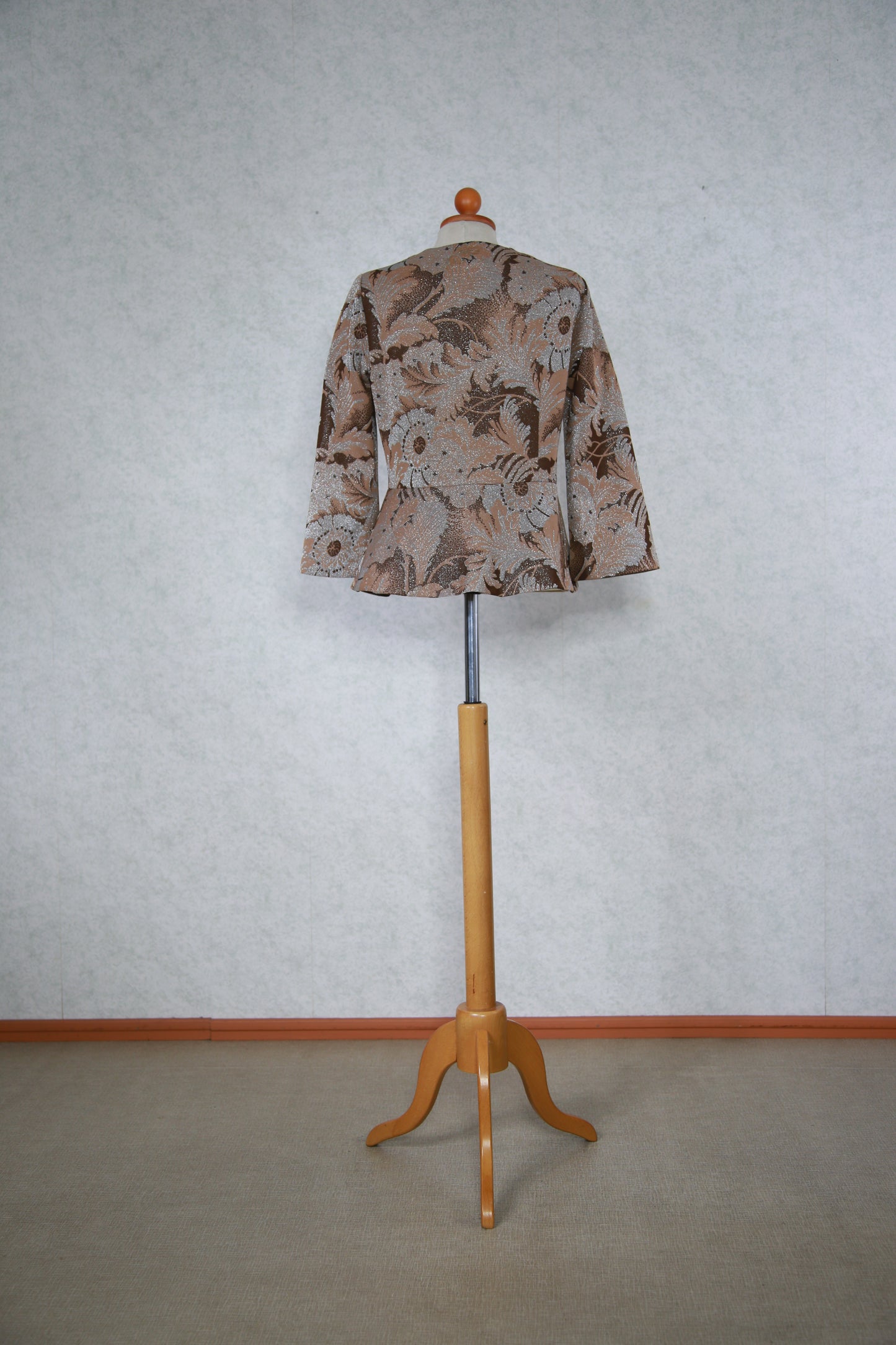 Vaaleanruskea kuviollinen kimalteleva pusero