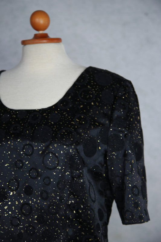 Musta kultainen kuviollinen kimalteleva pusero