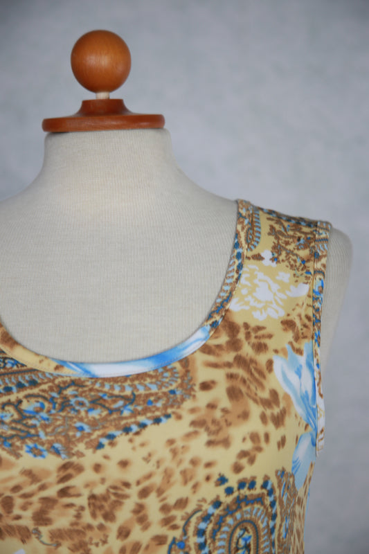 Vaalea kuviollinen pitkä mekko