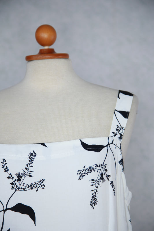 Mustavalkoinen kukkakuviollinen Lena mekko, käyttämätöntä vanhaa varastoa