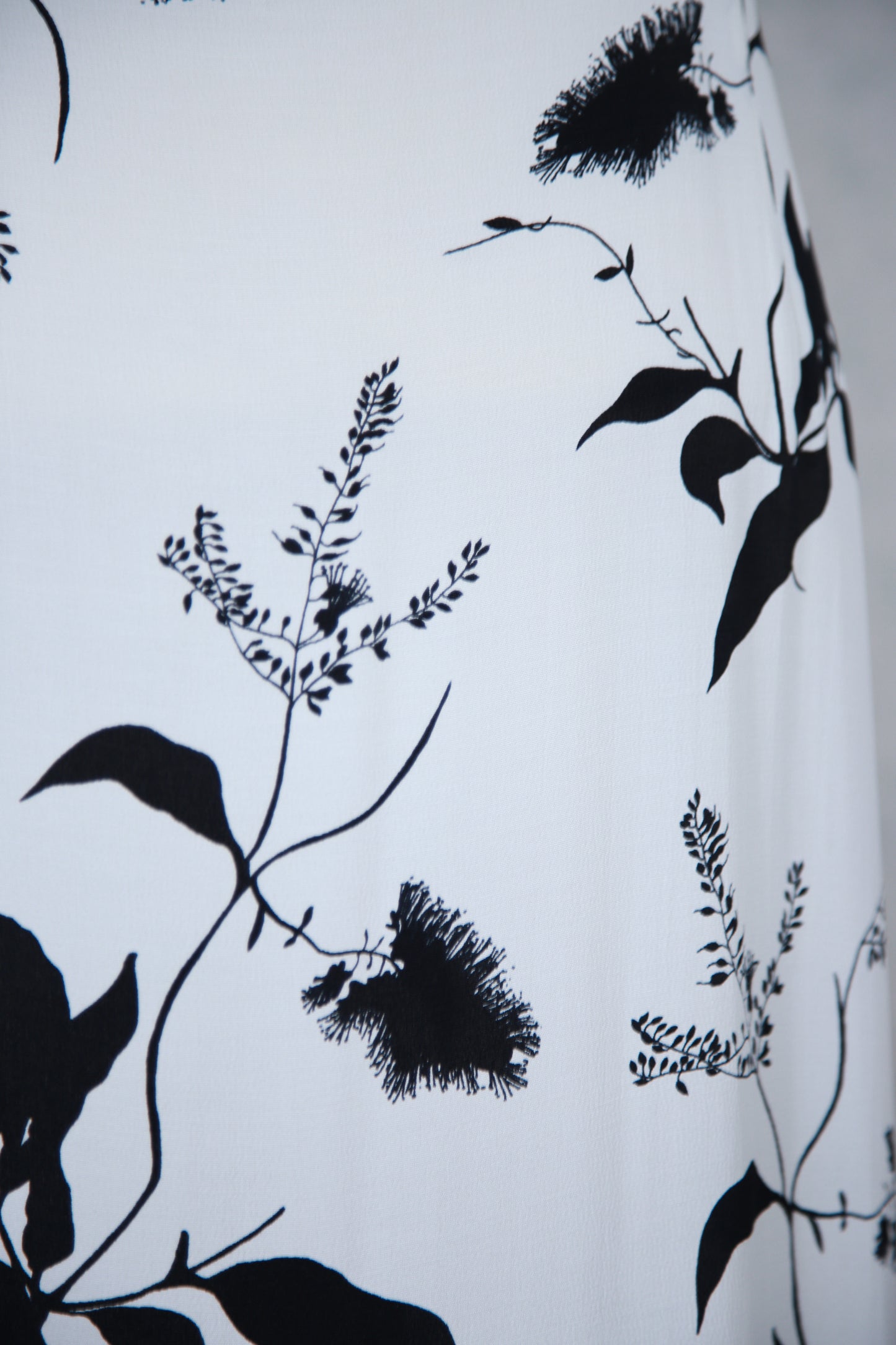 Mustavalkoinen kukkakuviollinen Lena mekko, käyttämätöntä vanhaa varastoa