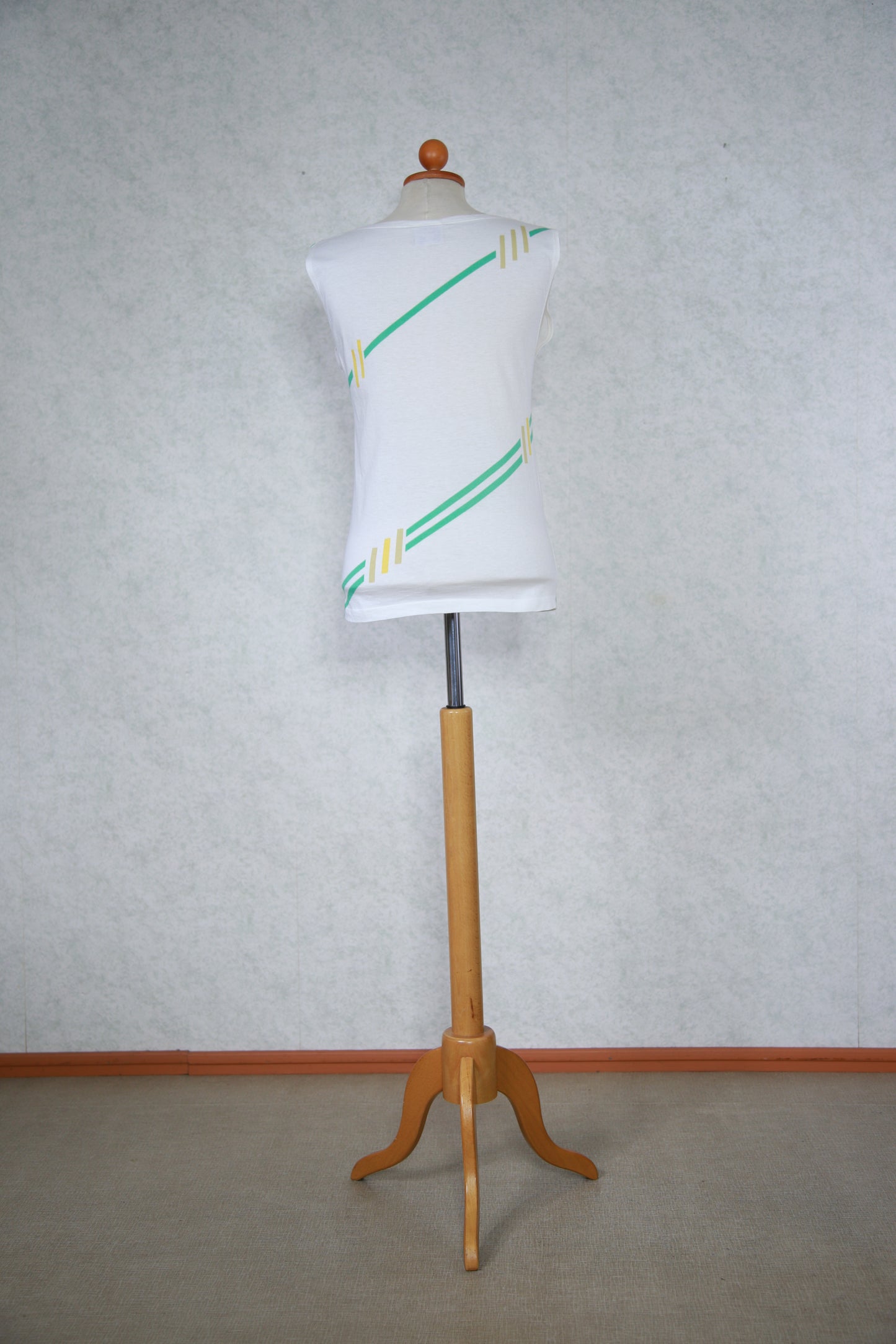 Valkoinen kuviollinen Milk by Finnwear hihaton