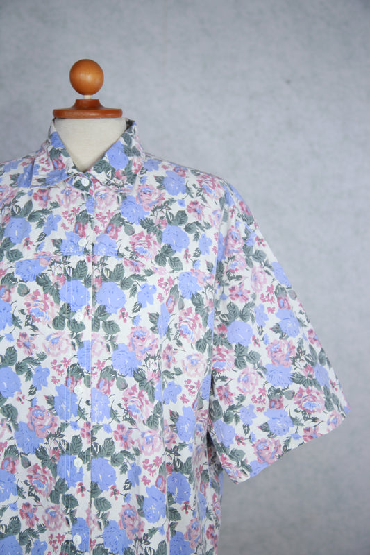 Kukkakuviollinen lyhythihainen kauluspaita