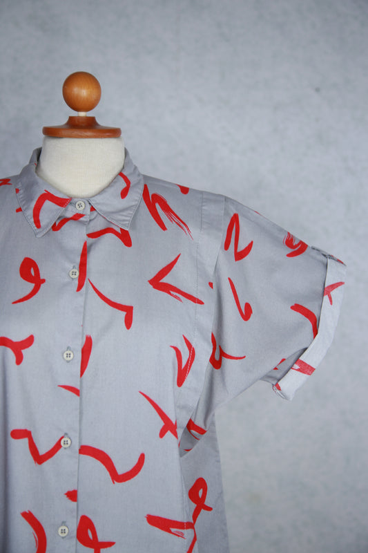 Harmaa punakuviollinen pusero