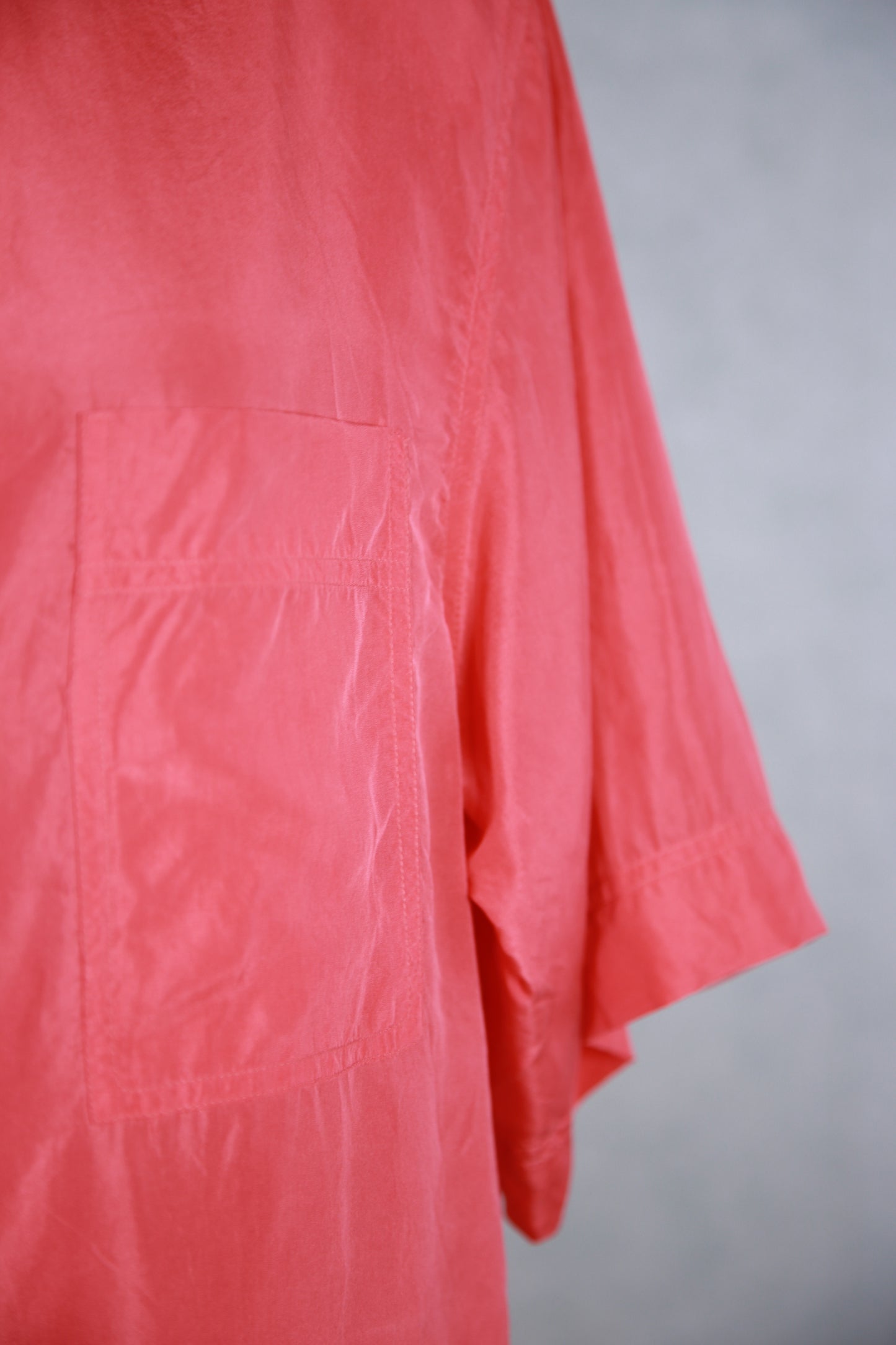 Korallin värinen Stockmann Silk lyhythihainen pusero