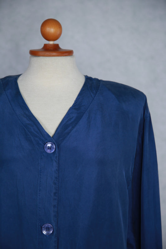 Tummansininen pitkähihainen pusero