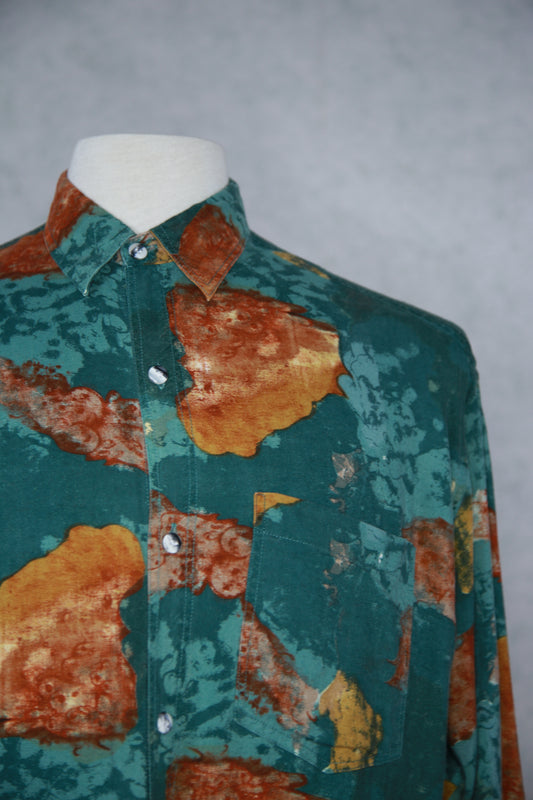 Vihreä kuviollinen pitkähihainen kauluspaita