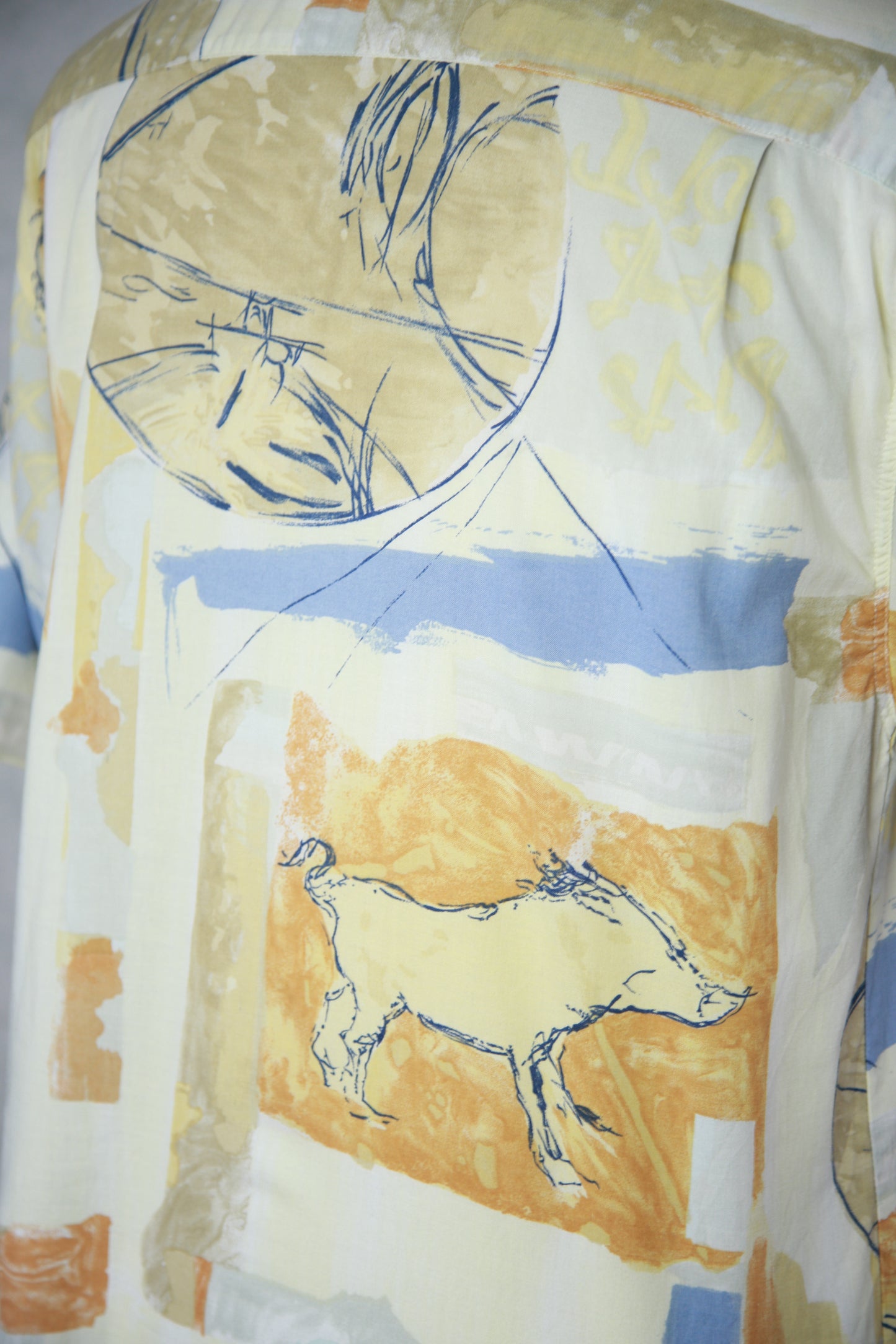 Vaalea kuviollinen lyhythihainen Tiklas kauluspaita