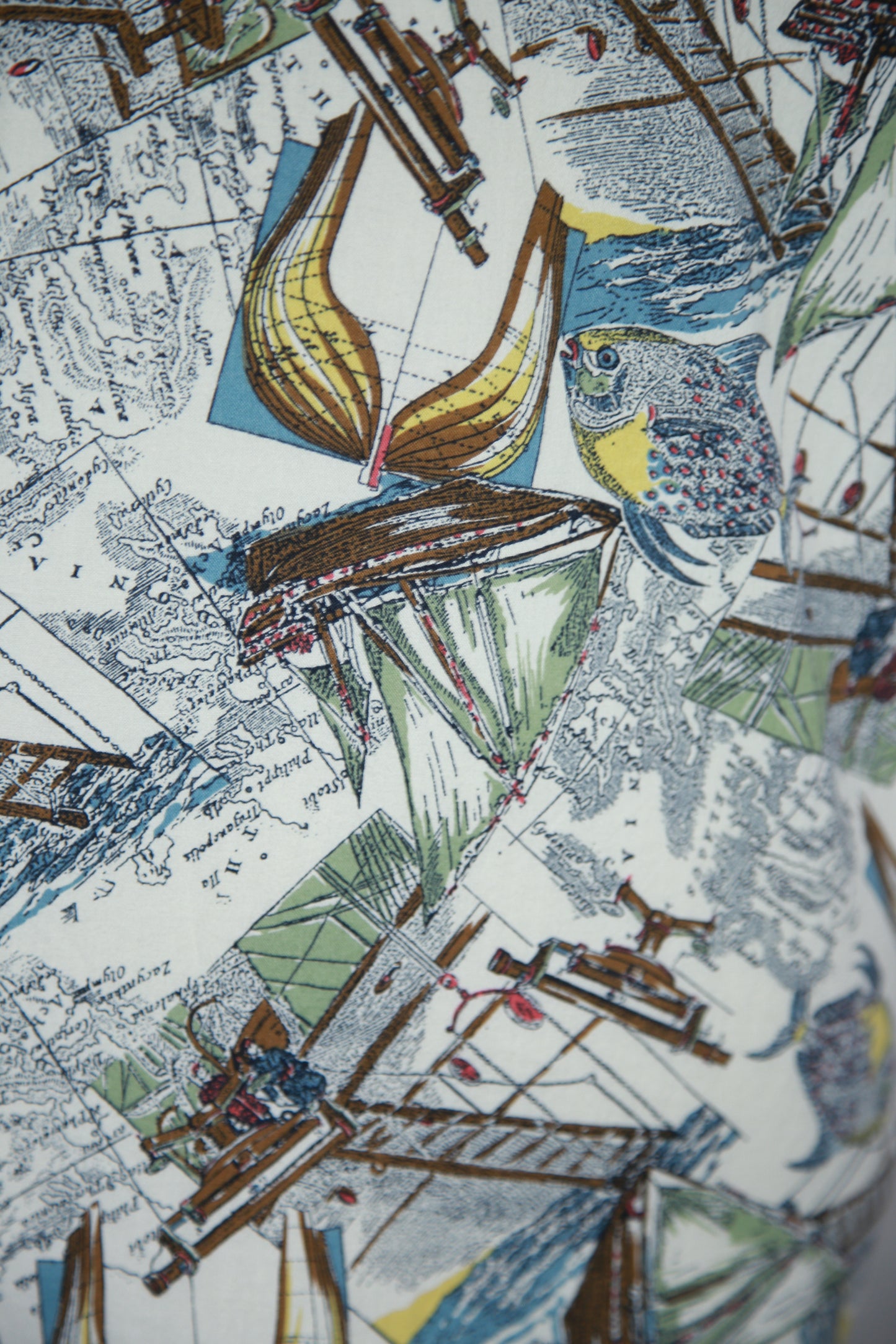 Vaalea kuviollinen lyhythihainen Melka kauluspaita