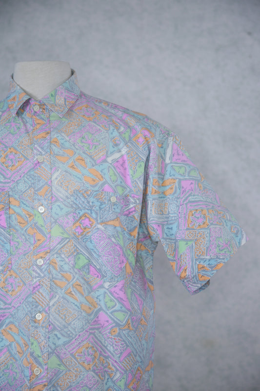 Harmaa monivärinen kuviollinen lyhythihainen kauluspaita