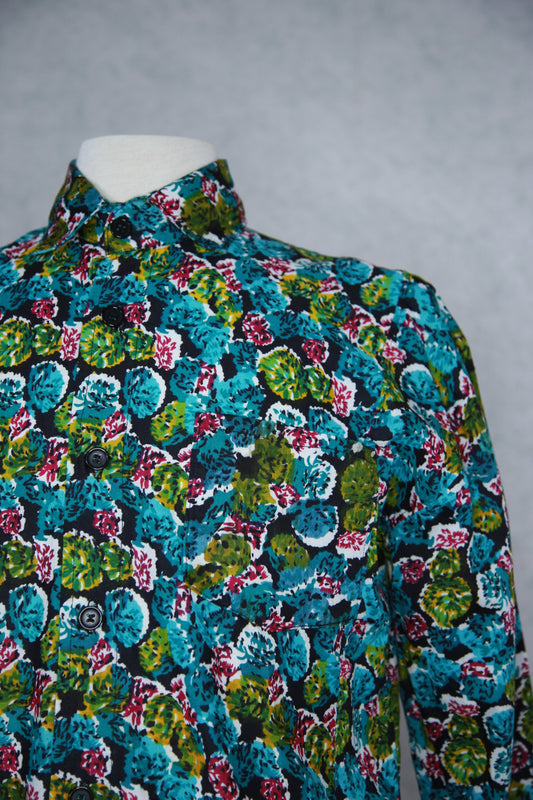 Kukkakuviollinen pitkähihainen kauluspaita