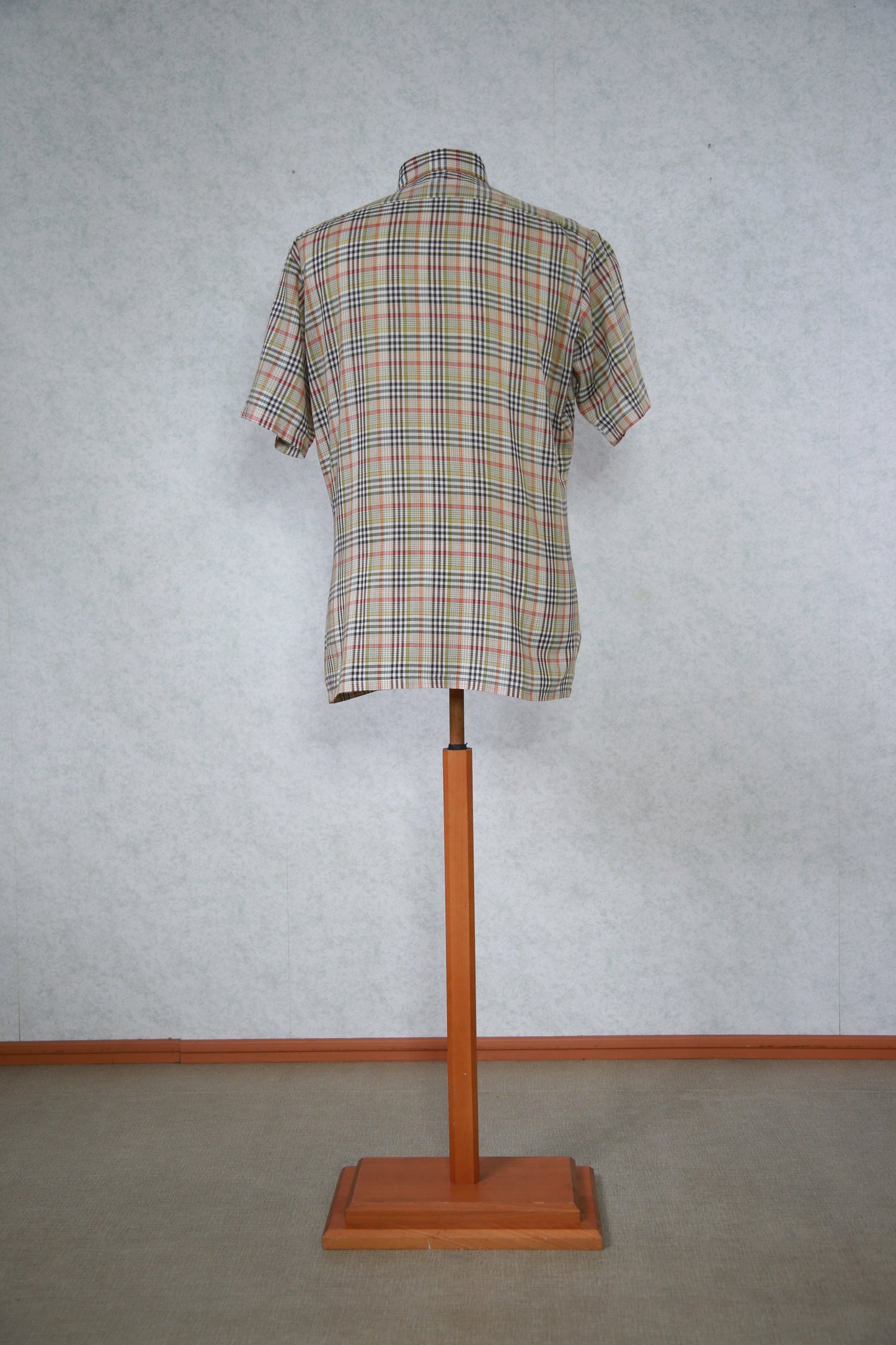 Ruudullinen monivärinen lyhythihainen Tikano kauluspaita