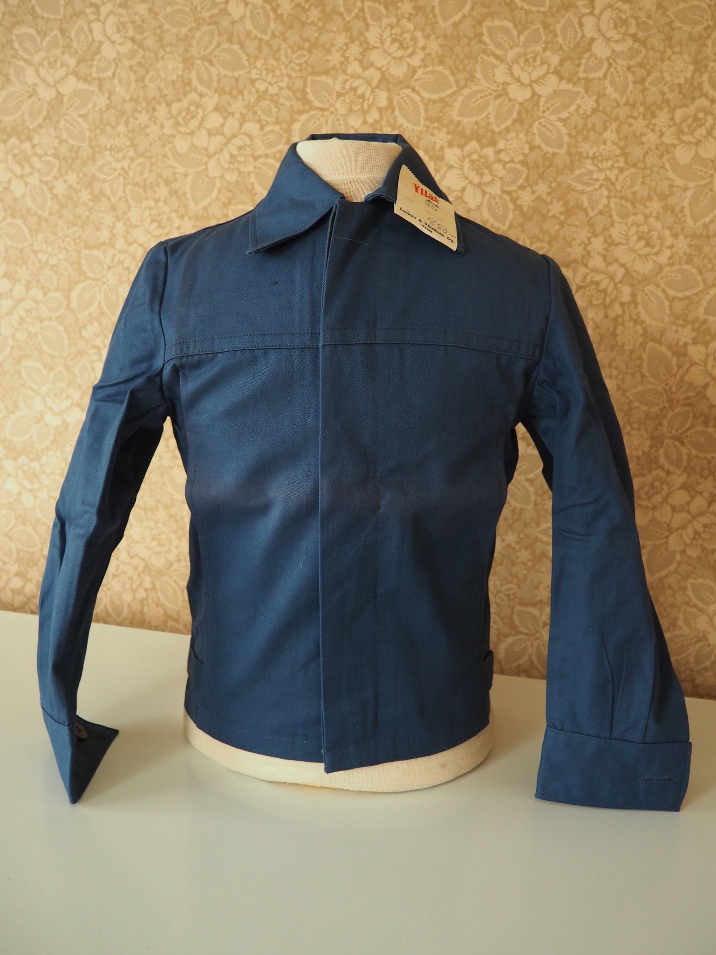 Sininen Ylläs-tuotteen Esa takki, käyttämätöntä vanhaa varastoa