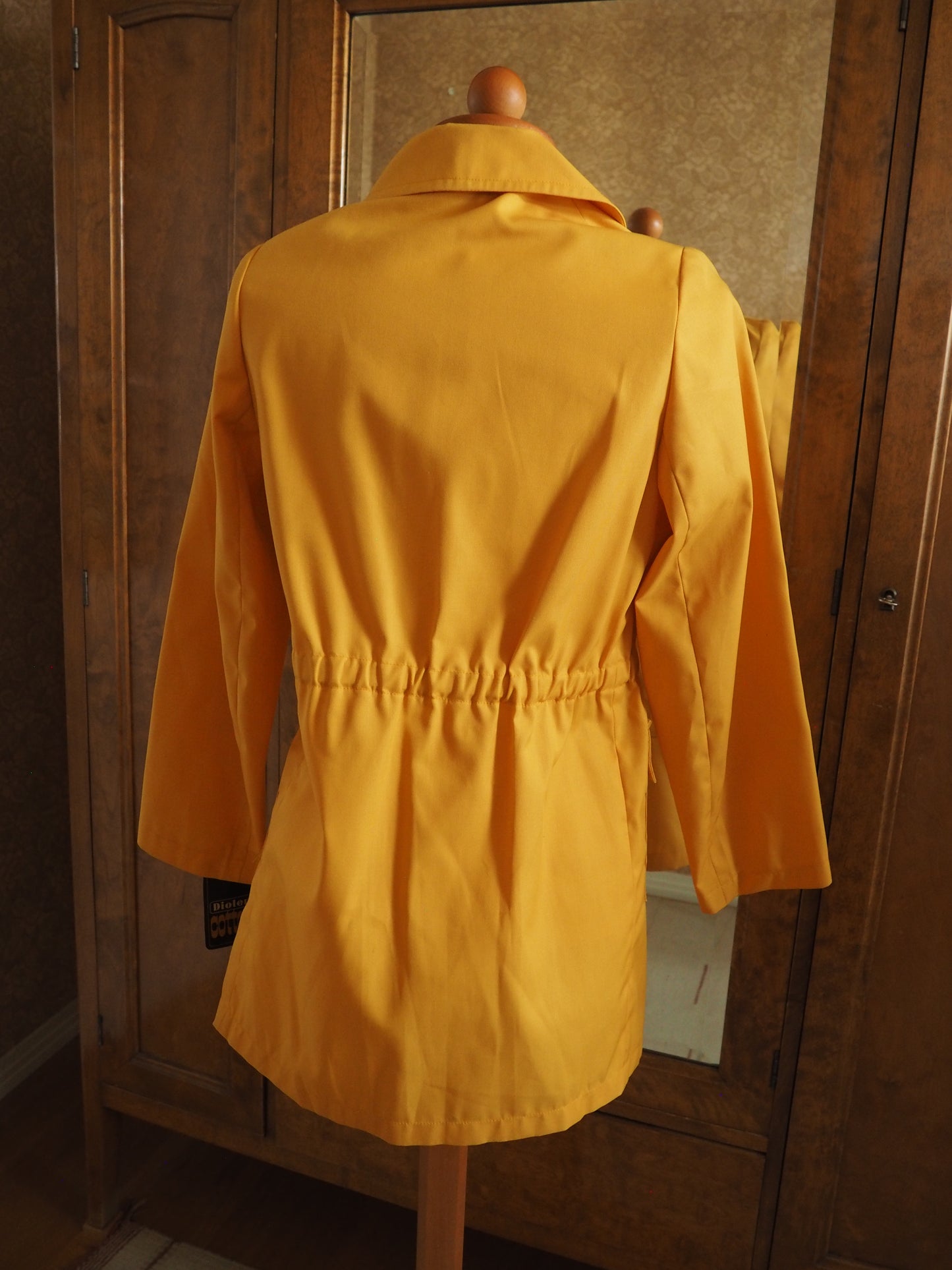 Keltainen Ulpon takki, käyttämätöntä vanhaa varastoa