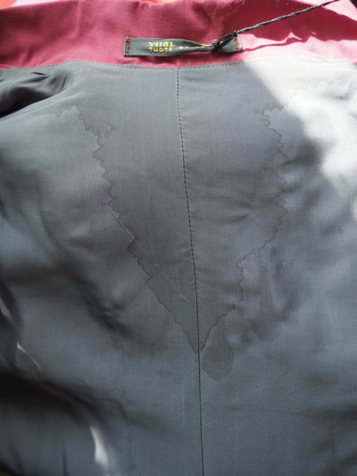 Marjapuuronvärinen Ylläs-tuotteen Pia takki, käyttämätöntä vanhaa varastoa