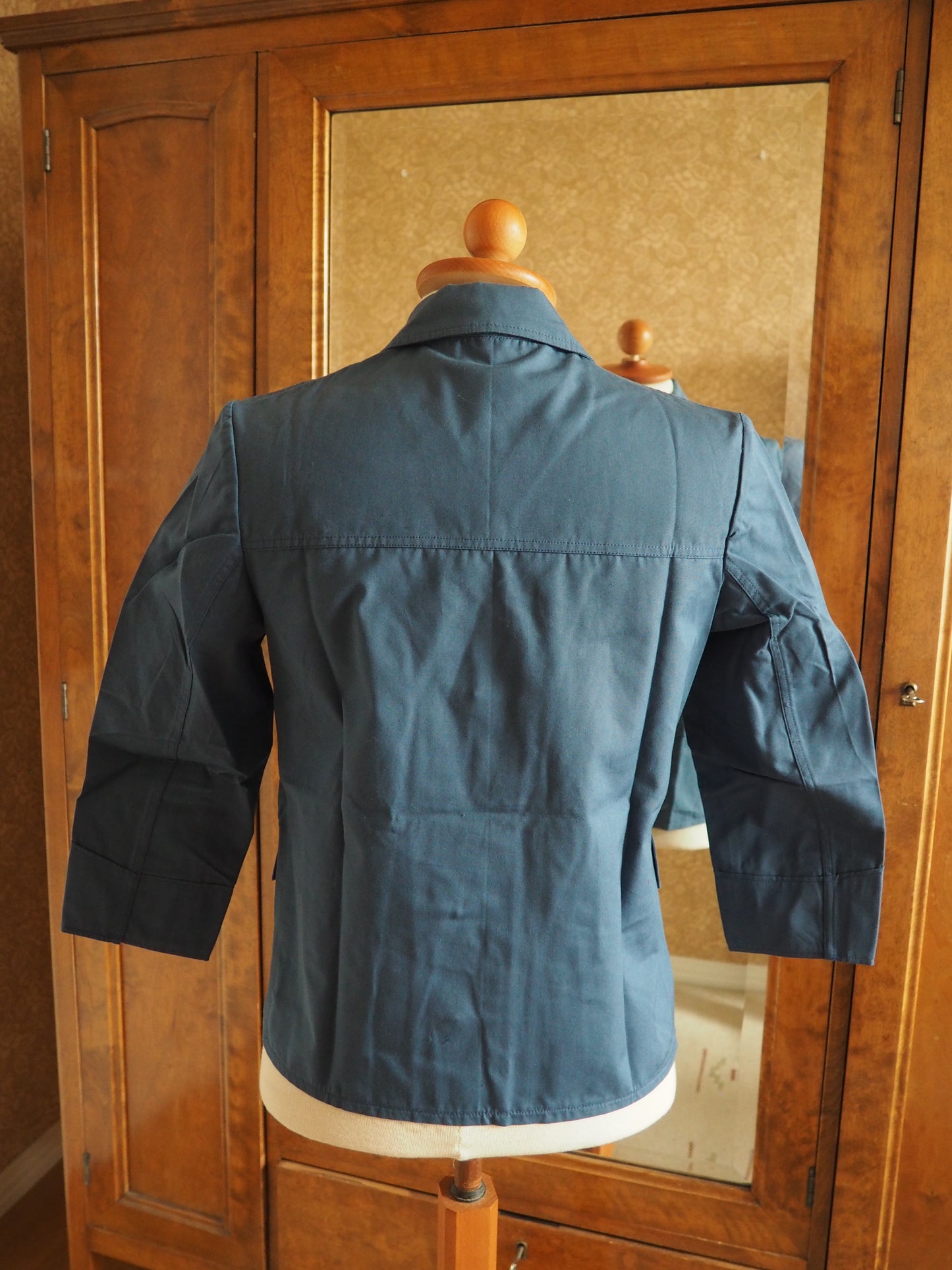 Sininen Ylläs-tuotteen Satu takki, käyttämätöntä vanhaa varastoa