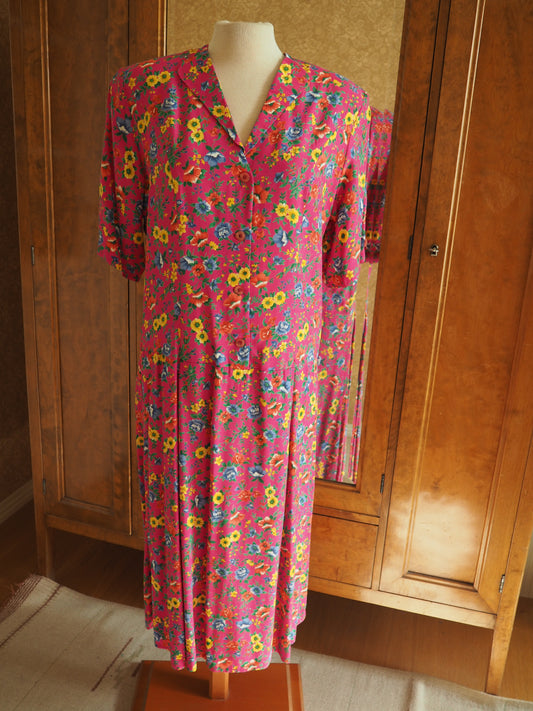 Pinkki olkatopattu kukkakuviollinen Oravaiksen tehtaan mekko, käyttämätöntä vanhaa varastoa