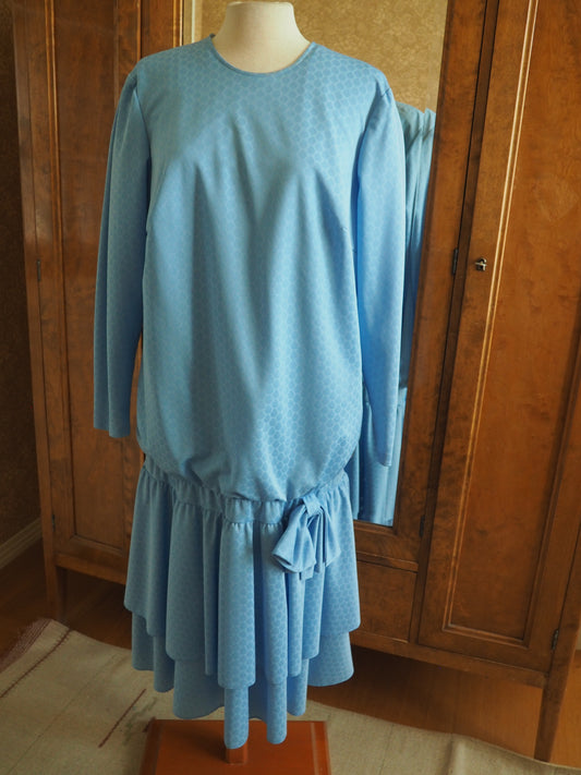 Vaaleansininen Soili-tuotteen mekko, käyttämätöntä vanhaa varastoa