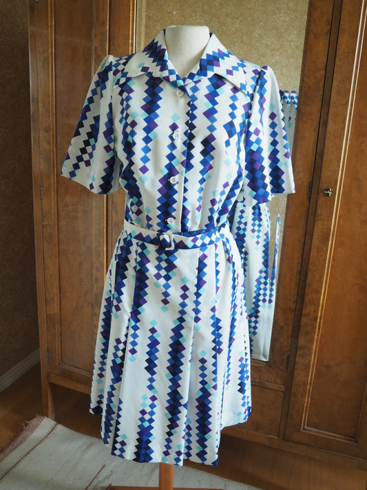 Sininen kuviollinen mekko, käyttämätöntä vanhaa varastoa