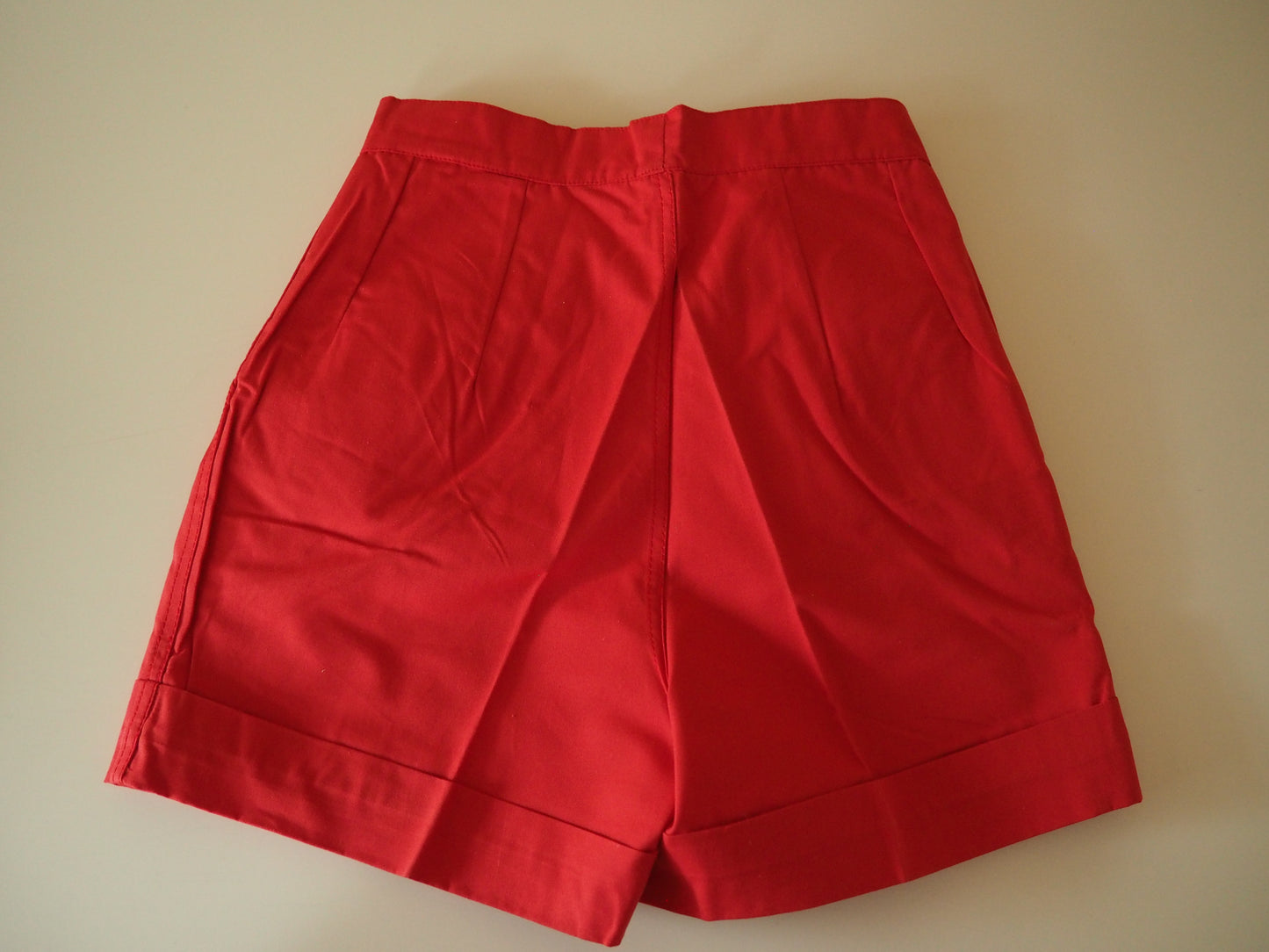 Lasten punaiset Tiklaksen Rita shortsit, käyttämätöntä vanhaa varastoa