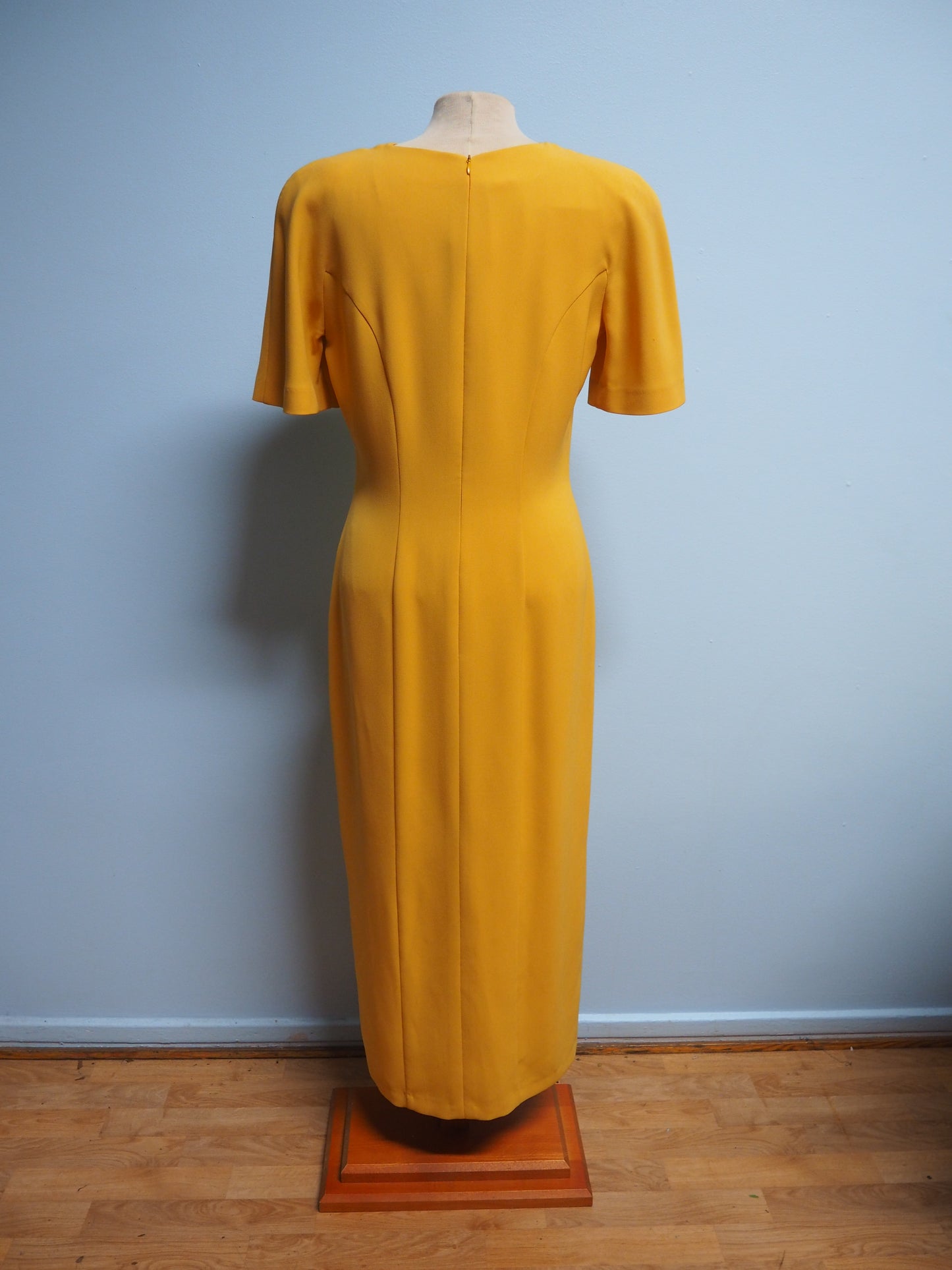 Keltainen Elinette design pitkä mekko